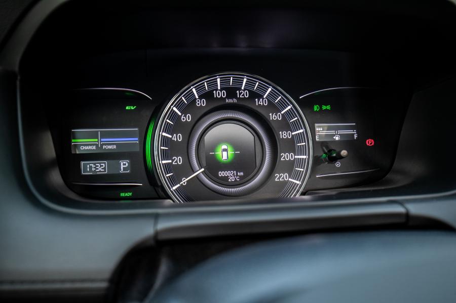 Панель приборов Honda Odyssey Sport Hybrid 2019 года  (фото 26 из 40)